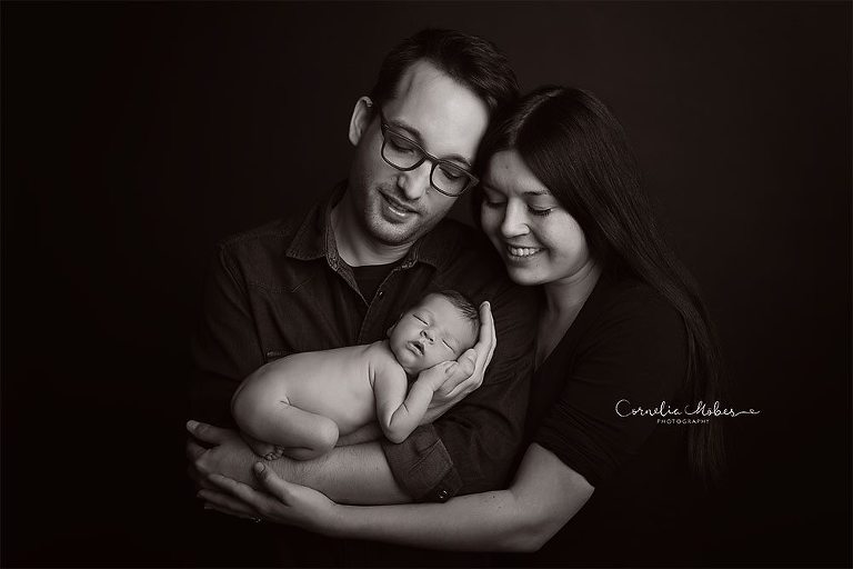 Neugeborenenbilder Babyboy Babyfotografie newbornshooting Neugeborenenfotografie Babyfotos Familie Cornelia Moebes Photography