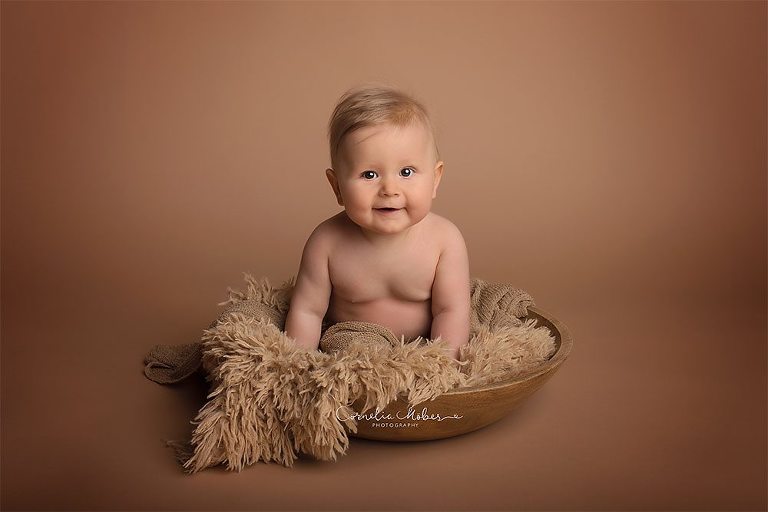 Babyfotos Babyshooting Babyfotografin Baby girl sitter session Kindefotografie Kinderportrait Cornelia Moebes Photography