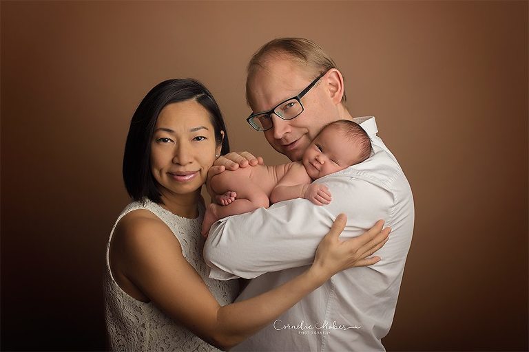 Neugeborenenshooting Newbornsession Babyfotografie Babybilder Familienfotograf Cornelia Moebes Photography Zug Zürich Luzern