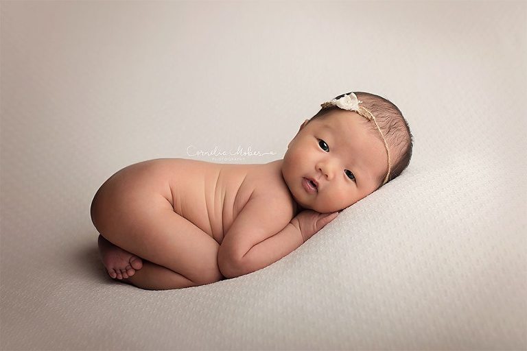 Neugeborenenshooting Neugeborenenfotografie Babyfotografie newbornshooting baby girl maternity composite Cornelia Moebes Photography