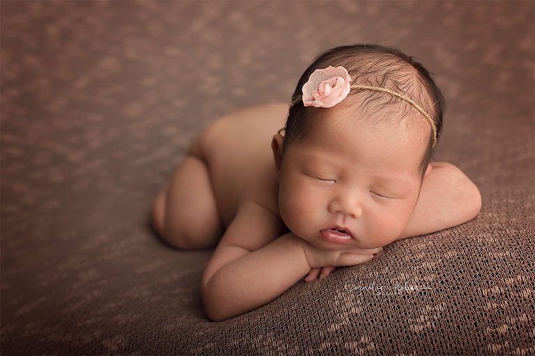 Neugeborenenshooting Neugeborenenfotografie Babyfotografie newbornshooting baby girl maternity composite Cornelia Moebes Photography