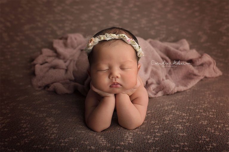 Neugeborenenshooting Neugeborenenfotografie Babyfotografie newbornshooting baby girl maternity composite Cornelia Moebes Photography