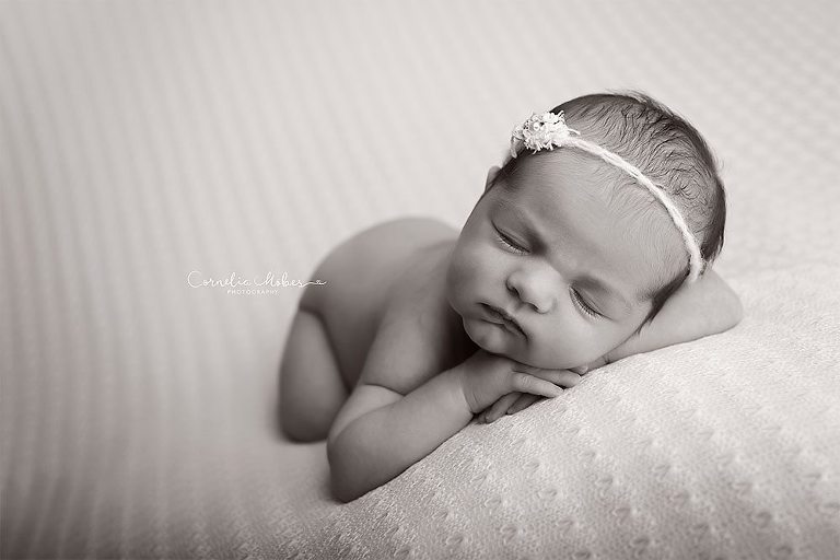 Neugeborenenshooting Neugeborenenbilder Neugeborenenfotografie Babyfotografie Babyshooting Kinderportraits Familienfotos Cornelia Moebes Photography