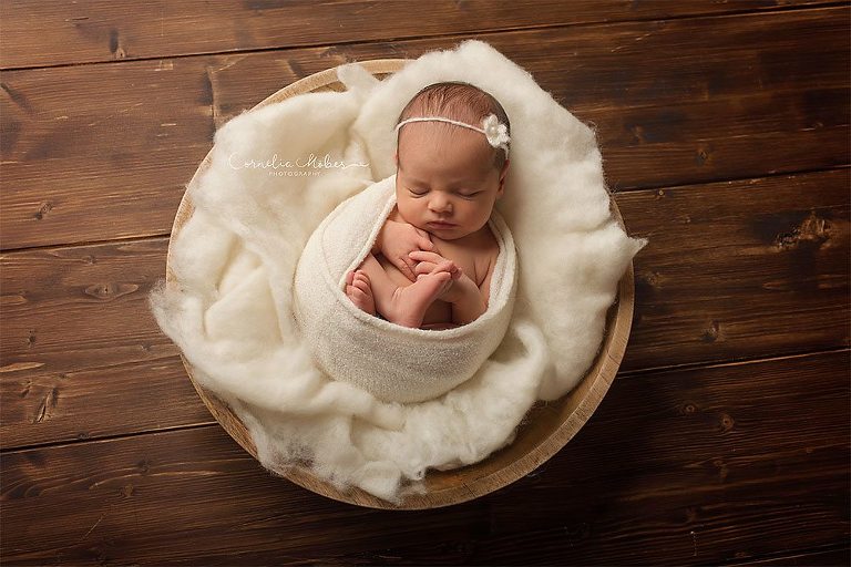 Neugeborenenshooting Neugeborenenbilder Neugeborenenfotografie Babyfotografie Babyshooting Kinderportraits Familienfotos Cornelia Moebes Photography