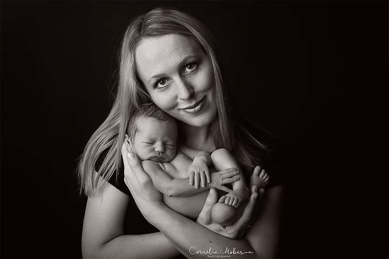 Neugeborenenshooting Newbornsession Neugeborenenfotograf Babyfotografie Babybilder erste Portraits Familienshooting Cornelia Moebes Photography Zug Zürich Luzern