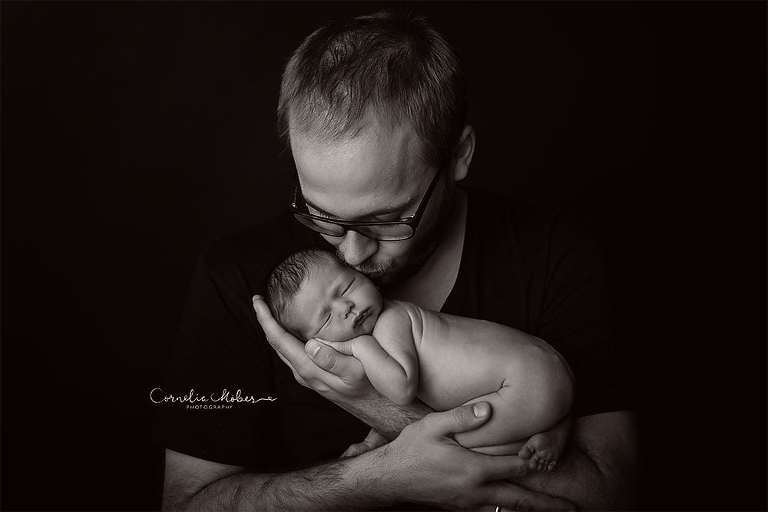 Neugeborenenshooting Newbornsession Neugeborenenfotograf Babyfotografie Babybilder erste Portraits Familienshooting Cornelia Moebes Photography Zug Zürich Luzern