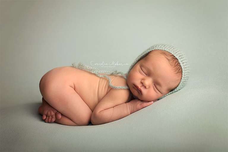 Neugeborenenshooting Newbornsession Neugeborenenfotograf Babyfotografie Babybilder erste Portraits Familienshooting Cornelia Moebes Photography Zug Zürich Luzern