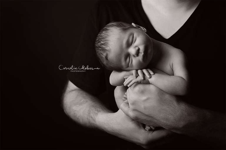 Neugeborenenshooting Newbornsession Neugeborenenfotograf Babyfotografie Babybilder erste Portraits Familienshooting Cornelia Moebes Photography Zug Zürich Luzern