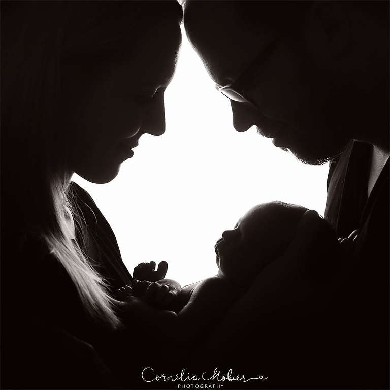 Neugeborenenshooting Newbornsession Neugeborenenfotograf Babyfotografie Babybilder erste Portraits Familienshooting Cornelia Moebes Photography Zug Zürich Luzern