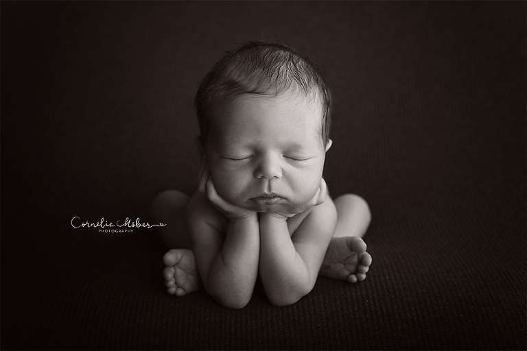 Neugeborenenshooting Newbornsession Neugeborenenfotograf Babyfotografie Babybilder erste Portraits Familienshooting Cornelia Moebes Photography Zug Zürich Luzern