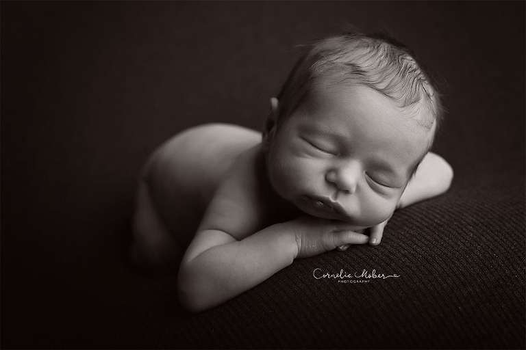 Neugeborenenshooting Newbornsession Neugeborenenfotograf Babyfotografie Babybilder erste Portraits Familienshooting Cornelia Moebes Photography Zug Zürich Luzern