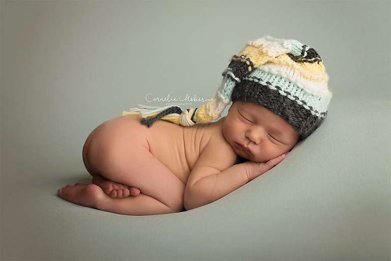 Neugeborenenshooting Newbornsession Neugeborenenfotograf Babyfotografie Babybilder erste Portraits Familienshooting Cornelia Moebes Photography Zug Zürich Luzern