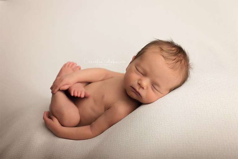 Neugeborenenshooting Newbornsession Neugeborenenfotograf Babyfotografie Babybilder erste Portraits Familienshooting Cornelia Moebes Photography Zug Zürich Luzern