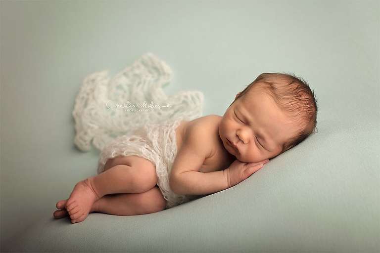 Neugeborenenshooting Newbornsession Neugeborenenfotograf Babyfotografie Babybilder erste Portraits Familienshooting Cornelia Moebes Photography Zug Zürich Luzern