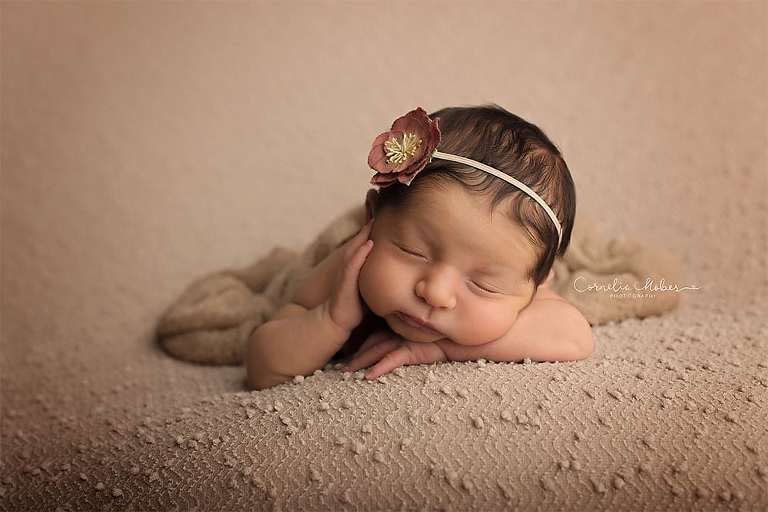 Neugeborenenshooting Newbornsession Neugeborenenfotograf Babyfotografie Babybilder erste Portraits Familienshooting Cornelia Moebes Photography Zug Zürich Luzern