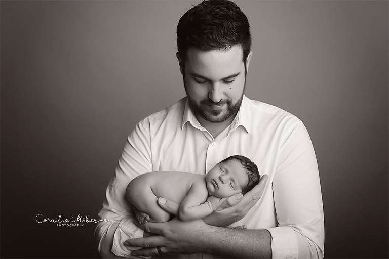 Neugeborenenshooting Newbornsession Neugeborenenfotograf Babyfotografie Babybilder erste Portraits Familienshooting Cornelia Moebes Photography Zug Zürich Luzern