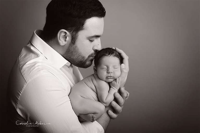 Neugeborenenshooting Newbornsession Neugeborenenfotograf Babyfotografie Babybilder erste Portraits Familienshooting Cornelia Moebes Photography Zug Zürich Luzern