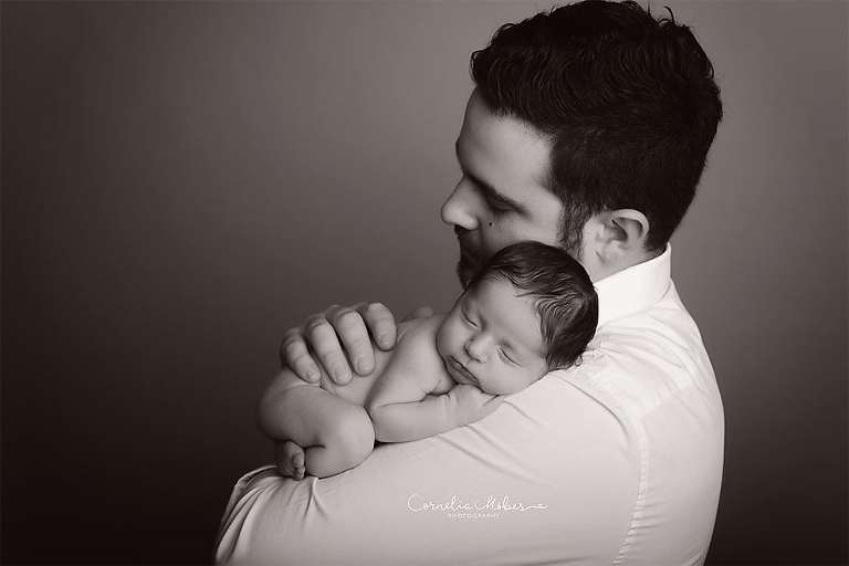 Neugeborenenshooting Newbornsession Neugeborenenfotograf Babyfotografie Babybilder erste Portraits Familienshooting Cornelia Moebes Photography Zug Zürich Luzern