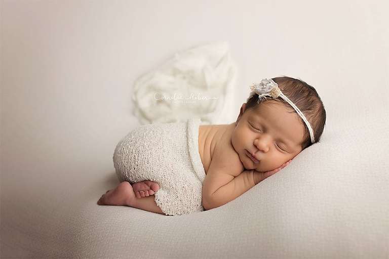 Neugeborenenshooting Newbornsession Neugeborenenfotograf Babyfotografie Babybilder erste Portraits Familienshooting Cornelia Moebes Photography Zug Zürich Luzern