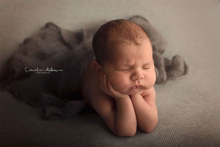 Neugeborenenshooting Newbornsession Neugeborenenfotograf Babyfotografie Babybilder erste Portraits Familienshooting Cornelia Moebes Photography Zug Zürich Luzern