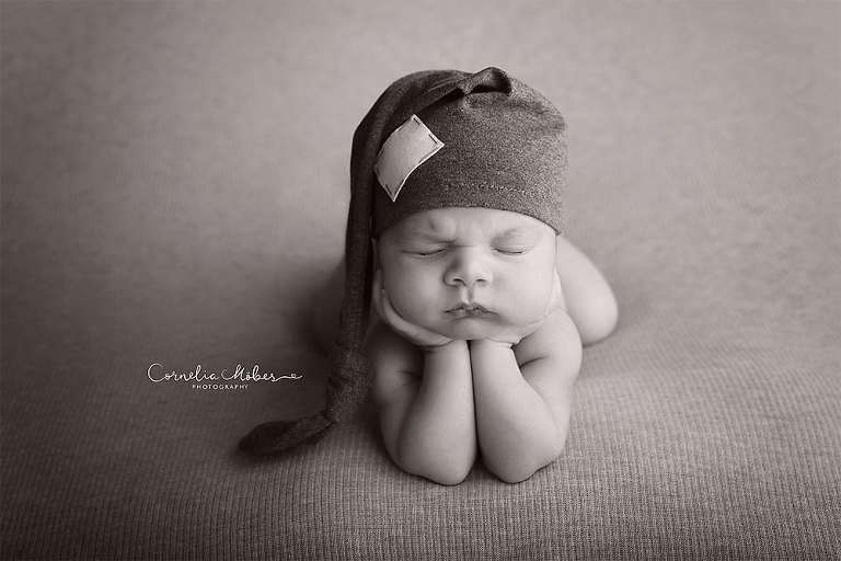 Neugeborenenshooting Newbornsession Neugeborenenfotograf Babyfotografie Babybilder erste Portraits Familienshooting Cornelia Moebes Photography Zug Zürich Luzern