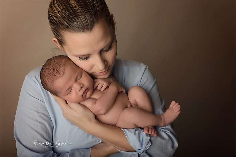 Neugeborenenshooting Newbornsession Neugeborenenfotograf Babyfotografie Babybilder erste Portraits Familienshooting Cornelia Moebes Photography Zug Zürich Luzern