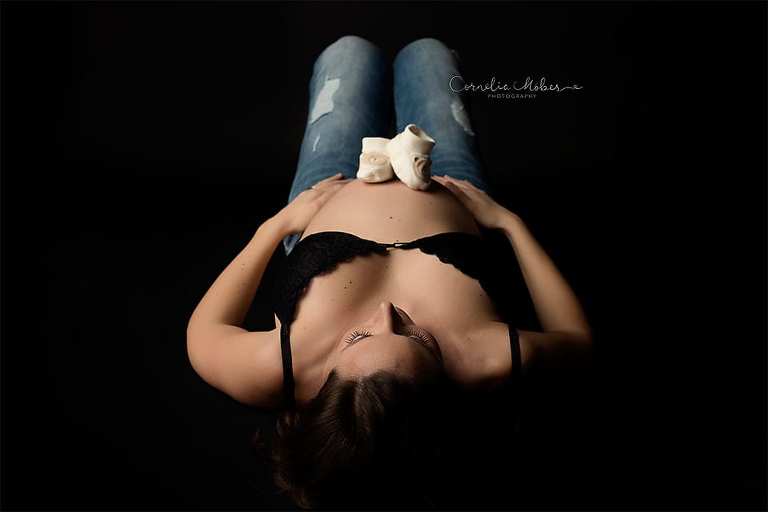 Babybauchshooting Babybauch Schwangerschaftsfotografie maternity portrait Cornelia Moebes Photography Zug Zürich Zentralschweiz