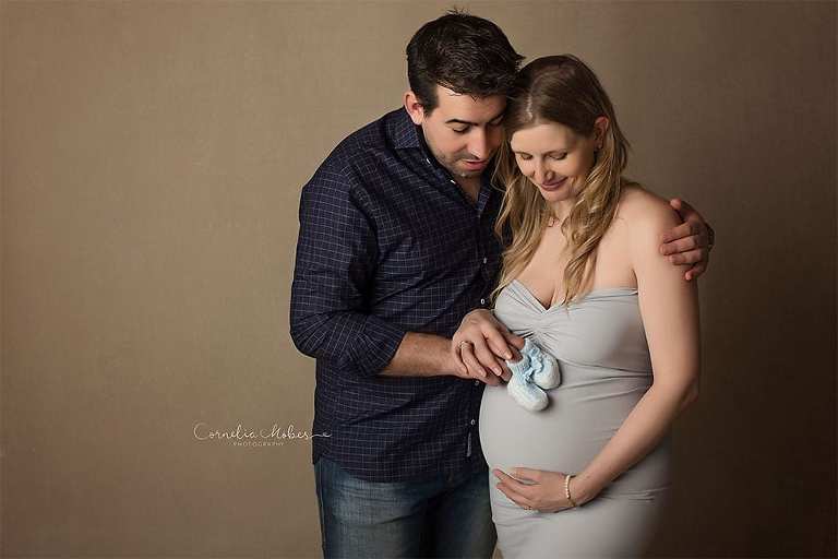 Kugelzeit Babybauch Shooting Maternity Photographer Schwangerschaftsshooting Schwangerschaftsfotografie Portrait werdende Mama Cornelia Moebes Photography