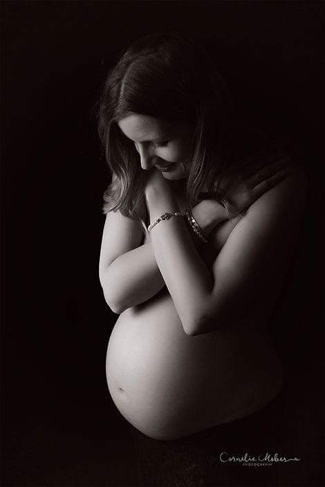 Kugelzeit Babybauch Shooting Maternity Photographer Schwangerschaftsshooting Schwangerschaftsfotografie Portrait werdende Mama Cornelia Moebes Photography