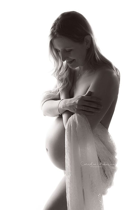 Kugelzeit Babybauch Shooting Maternity Photographer Schwangerschaftsshooting Schwangerschaftsfotografie Portrait werdende Mama Cornelia Moebes Photography
