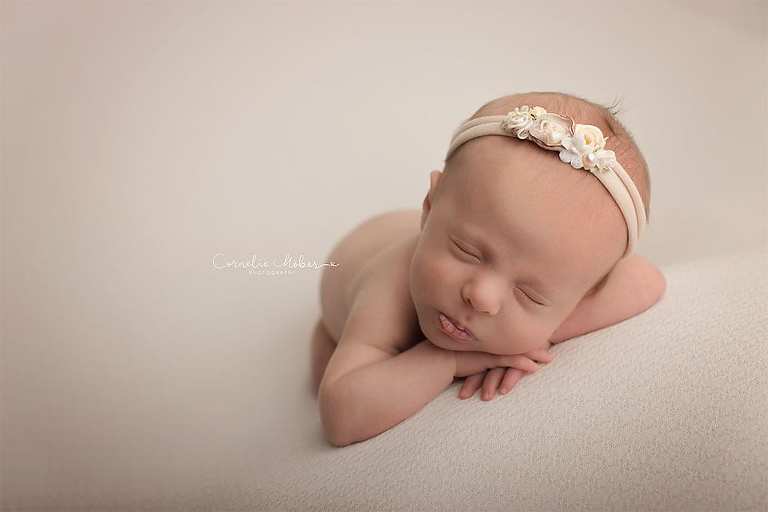 Neugeborenenbilder Neugeborenenfotografin Neugeborenenshooting Newborn Photographer Babyshooting Babyfotos Portrait Fotografin Zug Zürich Zentralschweiz Cornelia Moebes Photography Twins Zwillinge