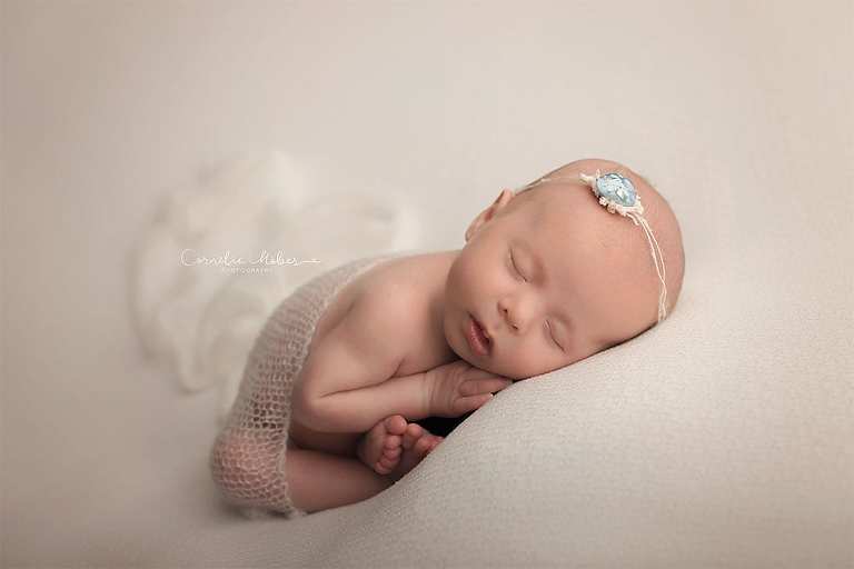 Neugeborenenbilder Neugeborenenfotografin Neugeborenenshooting Newborn Photographer Babyshooting Babyfotos Portrait Fotografin Zug Zürich Zentralschweiz Cornelia Moebes Photography Twins Zwillinge