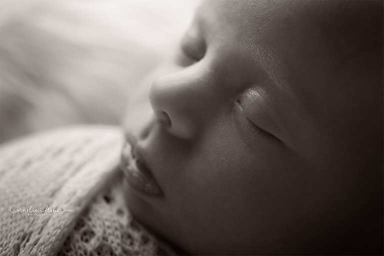 Neugeborenenbilder Neugeborenenfotografin Neugeborenenshooting Newborn Photographer Babyshooting Babyfotos Portrait Fotografin Zug Zürich Zentralschweiz Cornelia Moebes Photography Twins Zwillinge