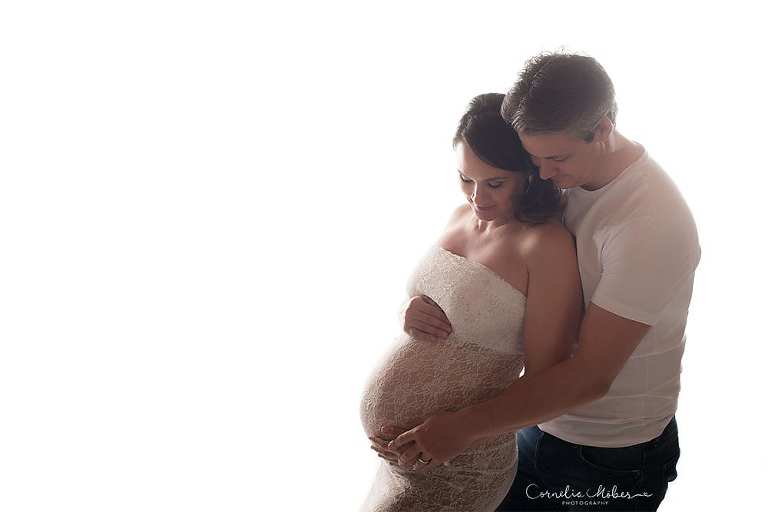 Schwangerschaftsportraits Schwangerschaftsshooting Schwangerschaftsfotografie Babybauch maternity shooting werdende Mama Mutterschaft Portrait Cornelia Moebes Photography Zug Zürich Luzern Aargau