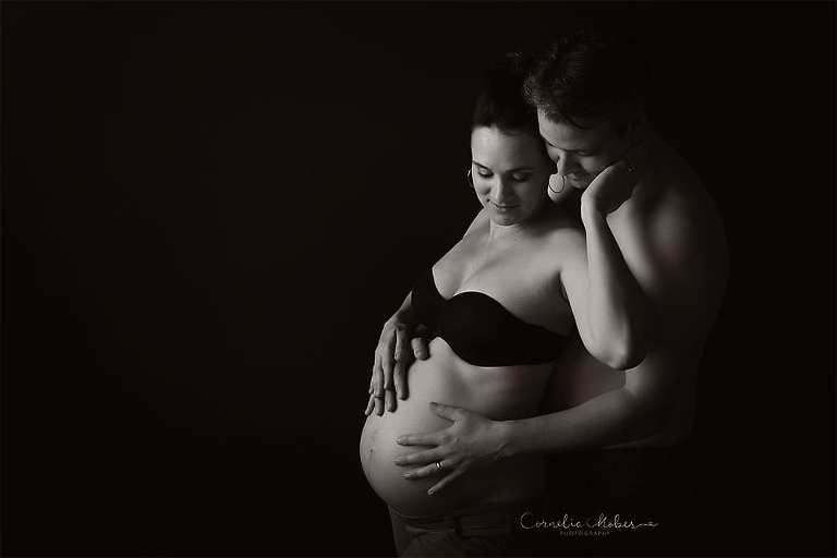 Schwangerschaftsportraits Schwangerschaftsshooting Schwangerschaftsfotografie Babybauch maternity shooting werdende Mama Mutterschaft Portrait Cornelia Moebes Photography Zug Zürich Luzern Aargau