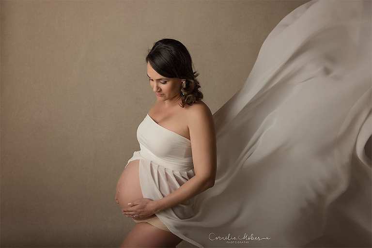 Schwangerschaftsportraits Schwangerschaftsshooting Schwangerschaftsfotografie Babybauch maternity shooting werdende Mama Mutterschaft Portrait Cornelia Moebes Photography Zug Zürich Luzern Aargau