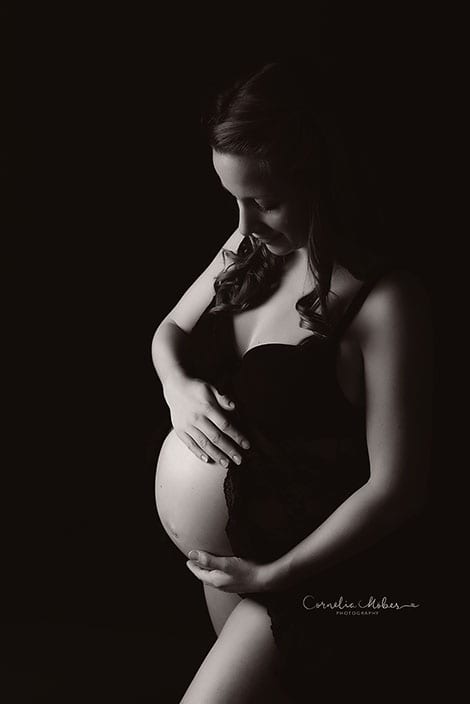 Schwangerschaftsfotografie Portrait Maternity Photographer Babybauch Shooting Mutterschaft Babyfotograf Newbornshooting Neugeborenenfotografie Cornelia Moebes Photography Portraitfotograf Zug Zürich Luzern Aaargau Schwyz