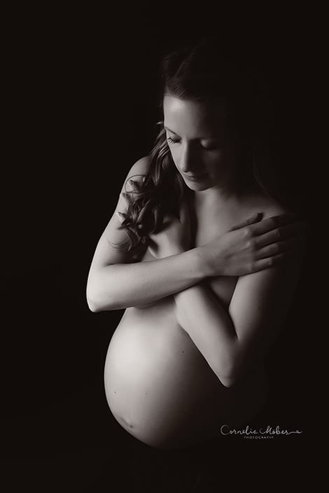 Schwangerschaftsfotografie Portrait Maternity Photographer Babybauch Shooting Mutterschaft Babyfotograf Newbornshooting Neugeborenenfotografie Cornelia Moebes Photography Portraitfotograf Zug Zürich Luzern Aaargau Schwyz
