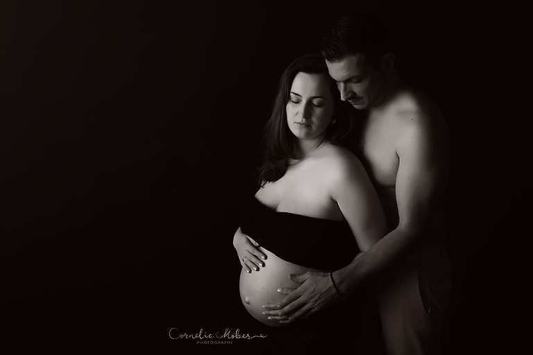 Schwangerschaftsfotografie Schwangerschaftsbilder maternity Babybauch Shooting Mom to be Mutterschaft Familienfotos Cornelia Moebes Photography Zug Zürich