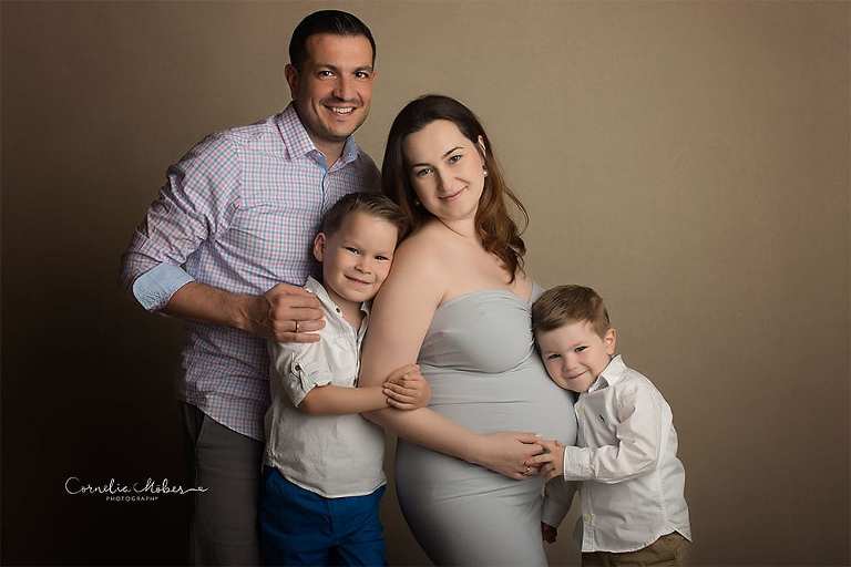 Schwangerschaftsfotografie Schwangerschaftsbilder maternity Babybauch Shooting Mom to be Mutterschaft Familienfotos Cornelia Moebes Photography Zug Zürich