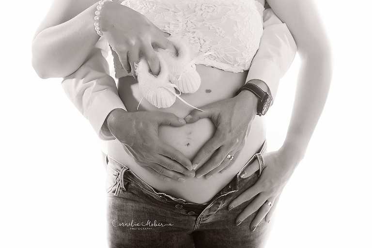 Schwangerschaftsfotografie Schwangerschaftsbilder maternity Babybauch Shooting Mom to be Mutterschaft Familienfotos Cornelia Moebes Photography Zug Zürich