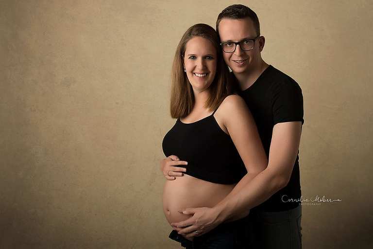 Schwangerschaftsfotografie Schwangerschaftsbilder maternity Babybauch Shooting Mom to be Mutterschaft Familienfotos Cornelia Moebes Photography Zug Zürich