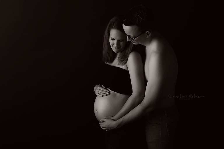 Schwangerschaftsfotografie Schwangerschaftsbilder maternity Babybauch Shooting Mom to be Mutterschaft Familienfotos Cornelia Moebes Photography Zug Zürich