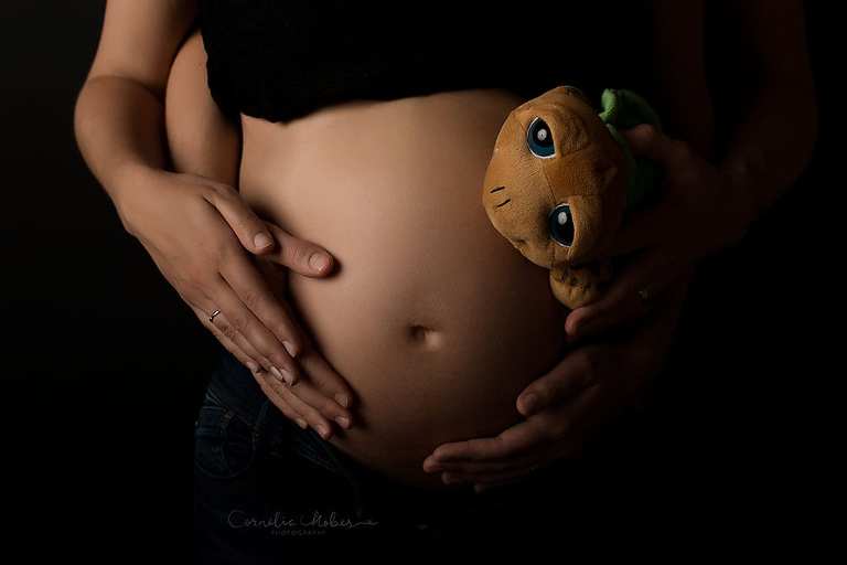 Schwangerschaftsfotografie Schwangerschaftsbilder maternity Babybauch Shooting Mom to be Mutterschaft Familienfotos Cornelia Moebes Photography Zug Zürich