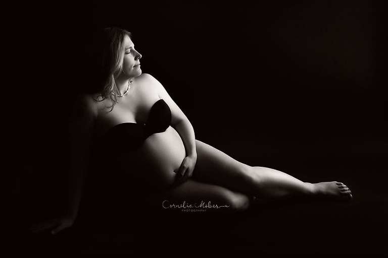Schwangerschaftsfotografie Schwangerschaftsbilder maternity Babybauch Shooting Mom to be Mutterschaft Familienfotos Cornelia Moebes Photography Zug Zürich