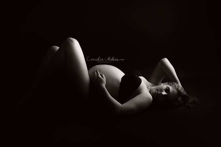 Schwangerschaftsfotografie Schwangerschaftsbilder maternity Babybauch Shooting Mom to be Mutterschaft Familienfotos Cornelia Moebes Photography Zug Zürich