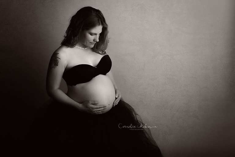 Schwangerschaftsfotografie Schwangerschaftsbilder maternity Babybauch Shooting Mom to be Mutterschaft Familienfotos Cornelia Moebes Photography Zug Zürich