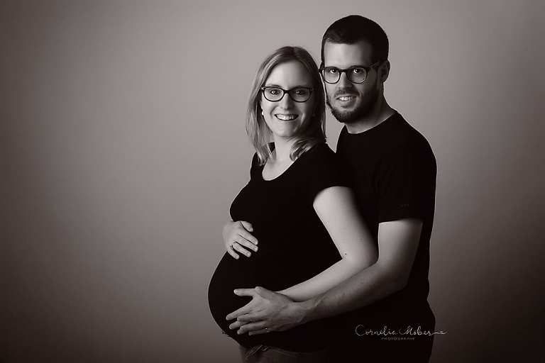 Schwangerschaftsfotografie Schwangerschaftsbilder maternity Babybauch Shooting Mom to be Mutterschaft Familienfotos Cornelia Moebes Photography Zug Zürich