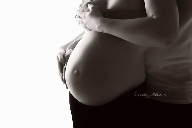 Schwangerschaftsfotografie Schwangerschaftsbilder maternity Babybauch Shooting Mom to be Mutterschaft Familienfotos Cornelia Moebes Photography Zug Zürich