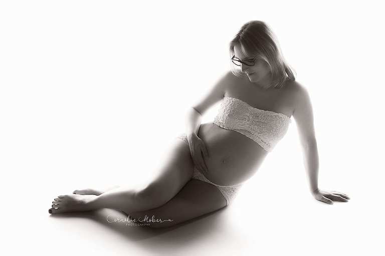 Schwangerschaftsfotografie Schwangerschaftsbilder maternity Babybauch Shooting Mom to be Mutterschaft Familienfotos Cornelia Moebes Photography Zug Zürich